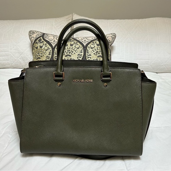 Michael Kors Selma Handbag with crossbody strap - Picture 15 of 15